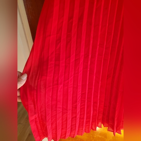 *NWT* MARINA  Knee High  Red Accordion Pleated Dress, Size M - Picture 4 of 8
